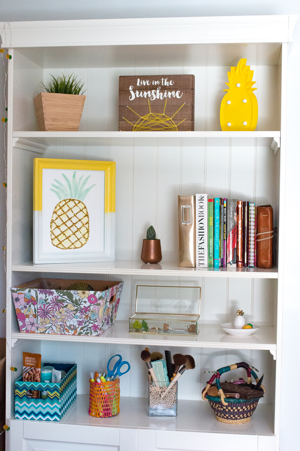 How to Organize a Bookshelf in a Small Space  5 Easy Tips or Organize a Small Bedroom by Sunshine Style a Florida Fashion & Lifestyle Blog | Organization Tips | Small Bedroom Decor | Boho Decor | Tropical Bedroom Decor #decor #organize #organization #bedroom #decorate