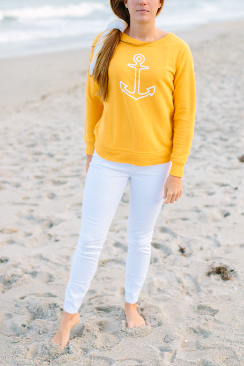 Colorful Graphic Sweatshirt to Wear at the Beach | Old Navy Anchor Graphic Sweatshirt | Casual and Comfy Winter Outfit | AE White Skinny Jeans - More on www.thesunshinestyle.com