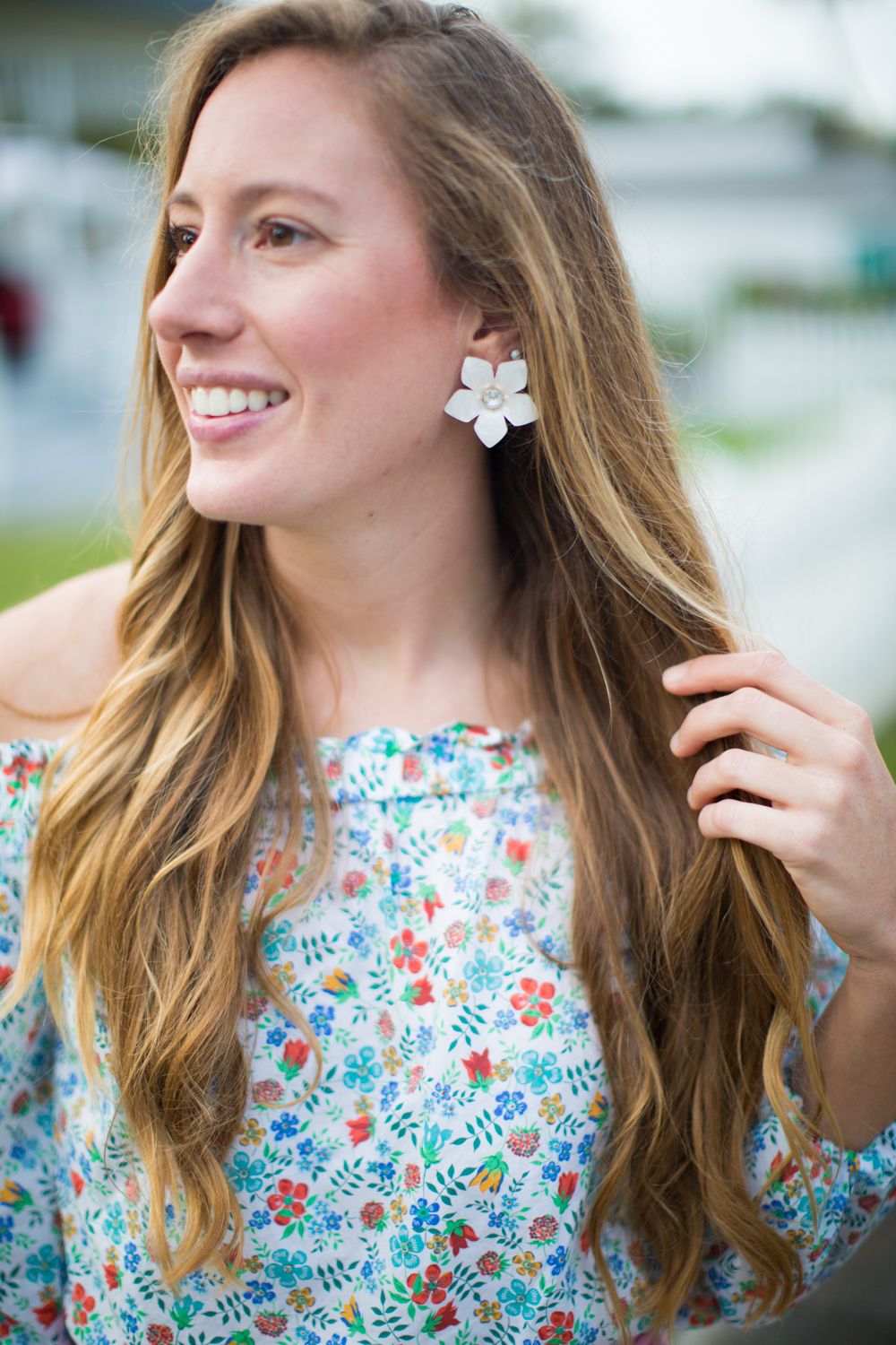 The Cutest Bow Shorts for Spring / An Easy Easter Outfit / Florals for Spring / Spring Outfit Inspiration / Sugarfix x Baublebar Flower Earrings - Sunshine Style