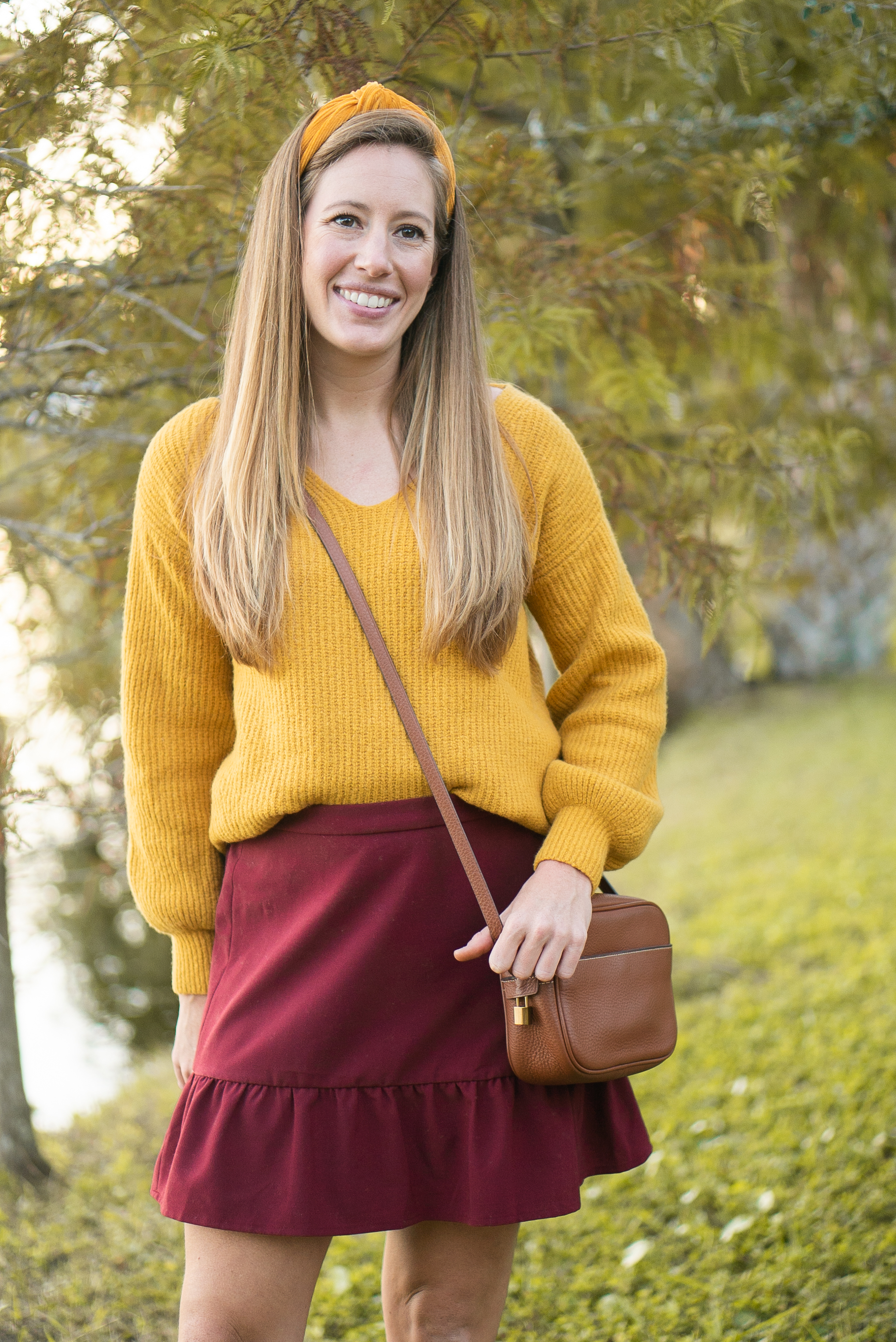What to Wear on Thanksgiving + My 5 Black Friday Shopping Strategy Tips - Sunshine Style / Oversized Sweater / Thanksgiving Outfit Inspiration  / Top Knot Headband