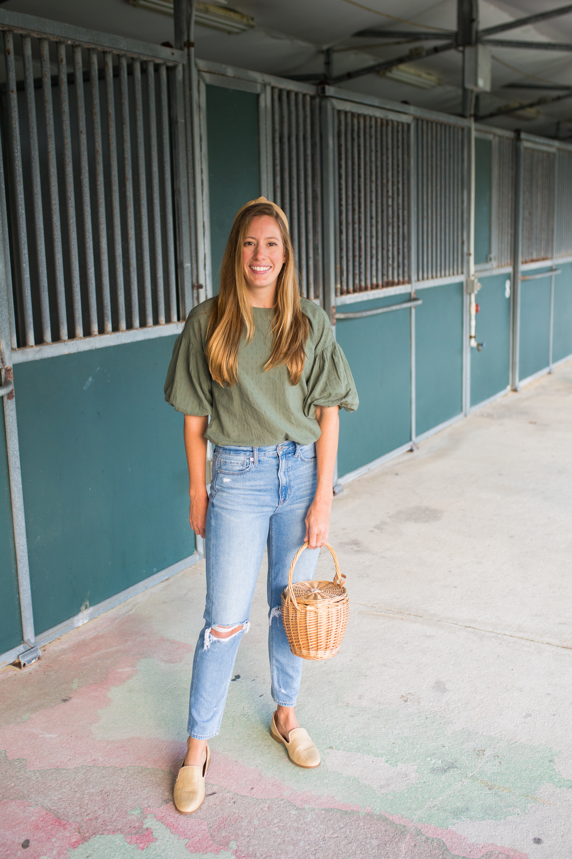 How to Style Mom Jeans for Fall / Cute Fall Outfits / Autumn Outfits / Casual Fall Outfits / Mom Jeans Outfit Fall / Outfit Ideas with Mom Jeans / Puff Sleeve Top - Sunshine Style, A Florida Fashion and Lifestyle Blog by Katie