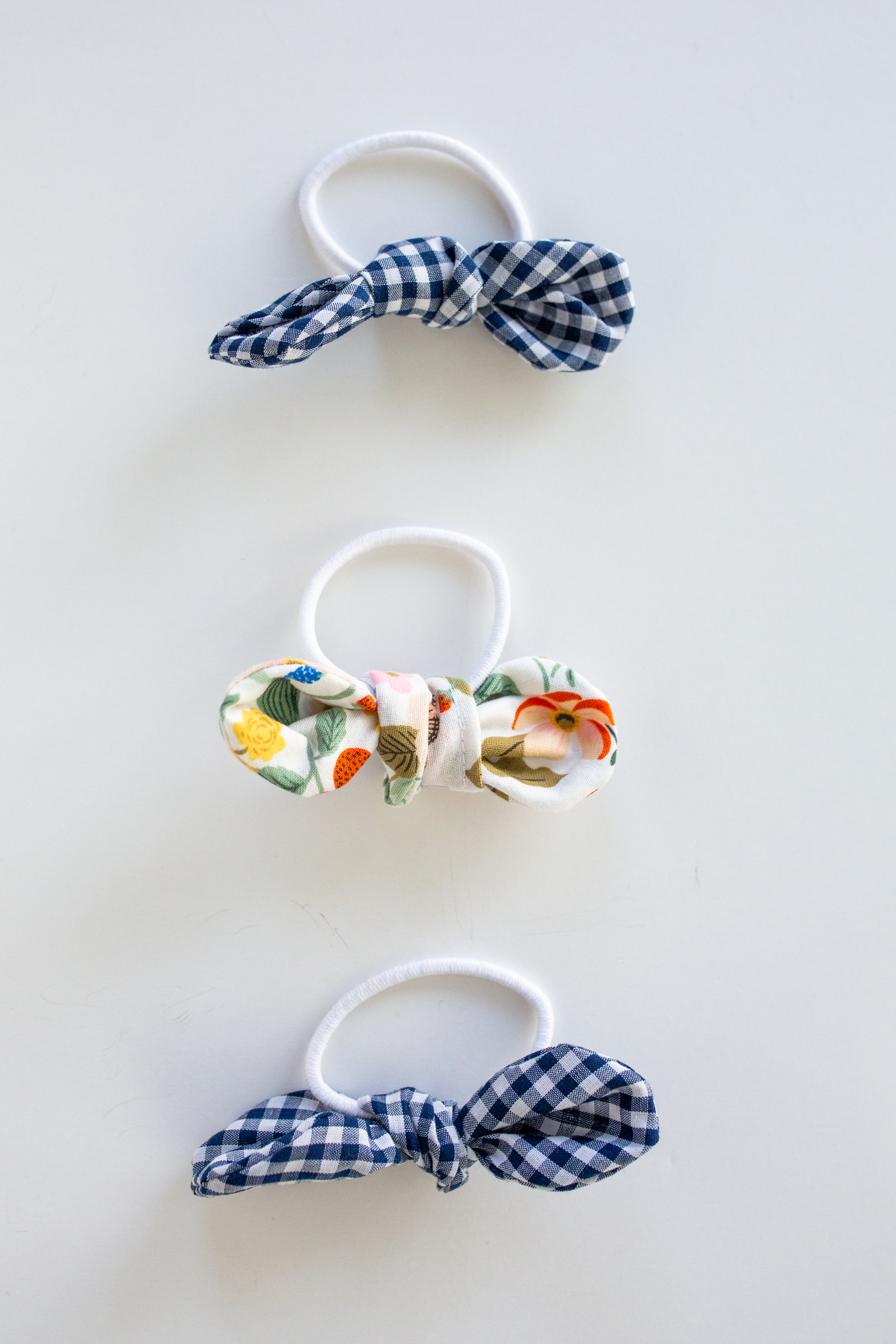 An Easy Handmade Christmas Gift Idea / Christmas Homemade Gift Idea / Rifle Paper Co. / Easy Sewing Project for Beginners / Easy Sewing Gifts / DIY Sewing Gifts / Bow Hair Tie / GIngham Print / Hair Accessories - Sunshine Style, A Florida Based Fashion and Lifestyle Blog by Katie
